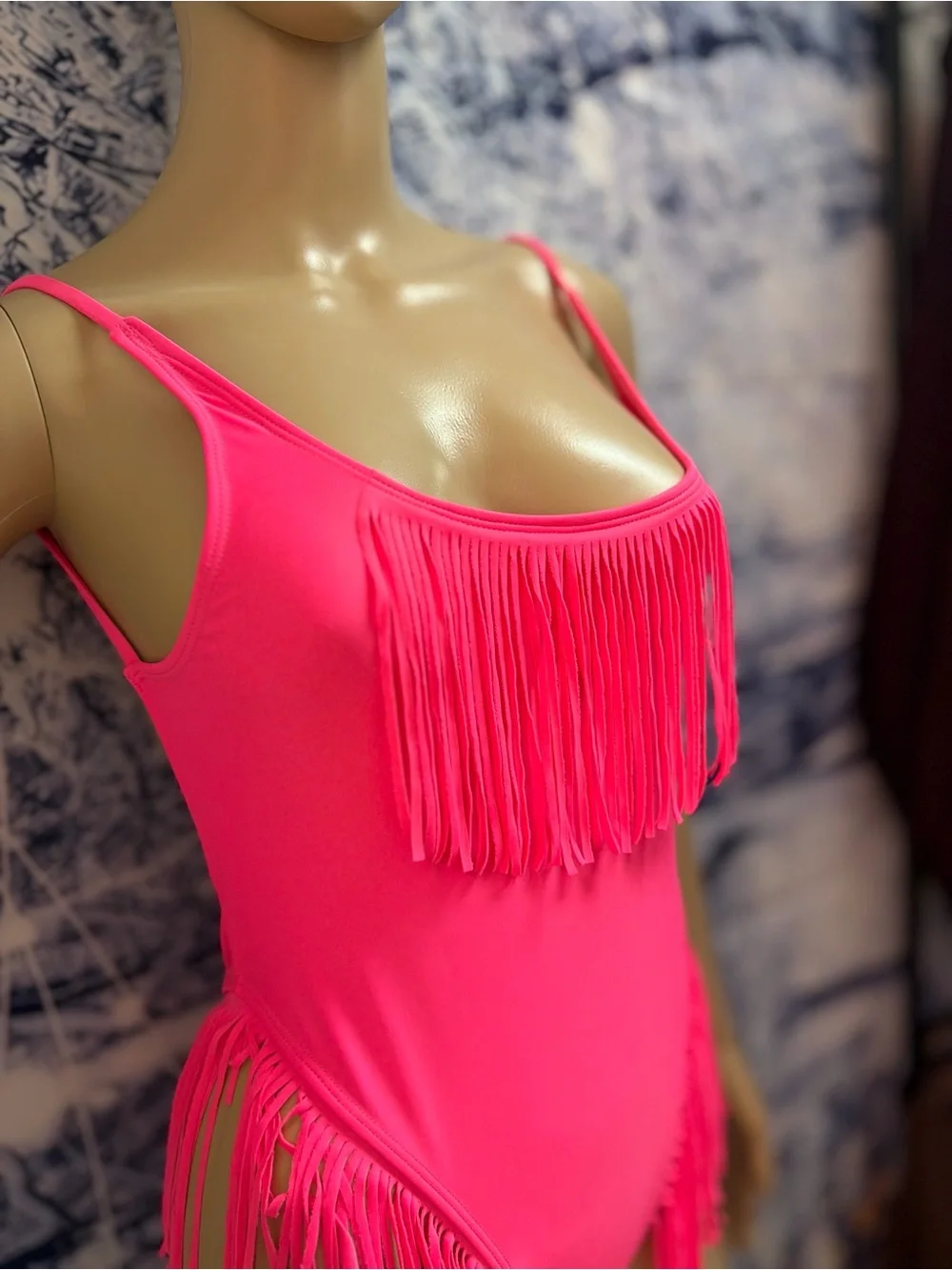 Minimale Animale Neon Pink Fringe One-Piece
